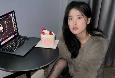 清冷气质高颜值女销售为上位被上司