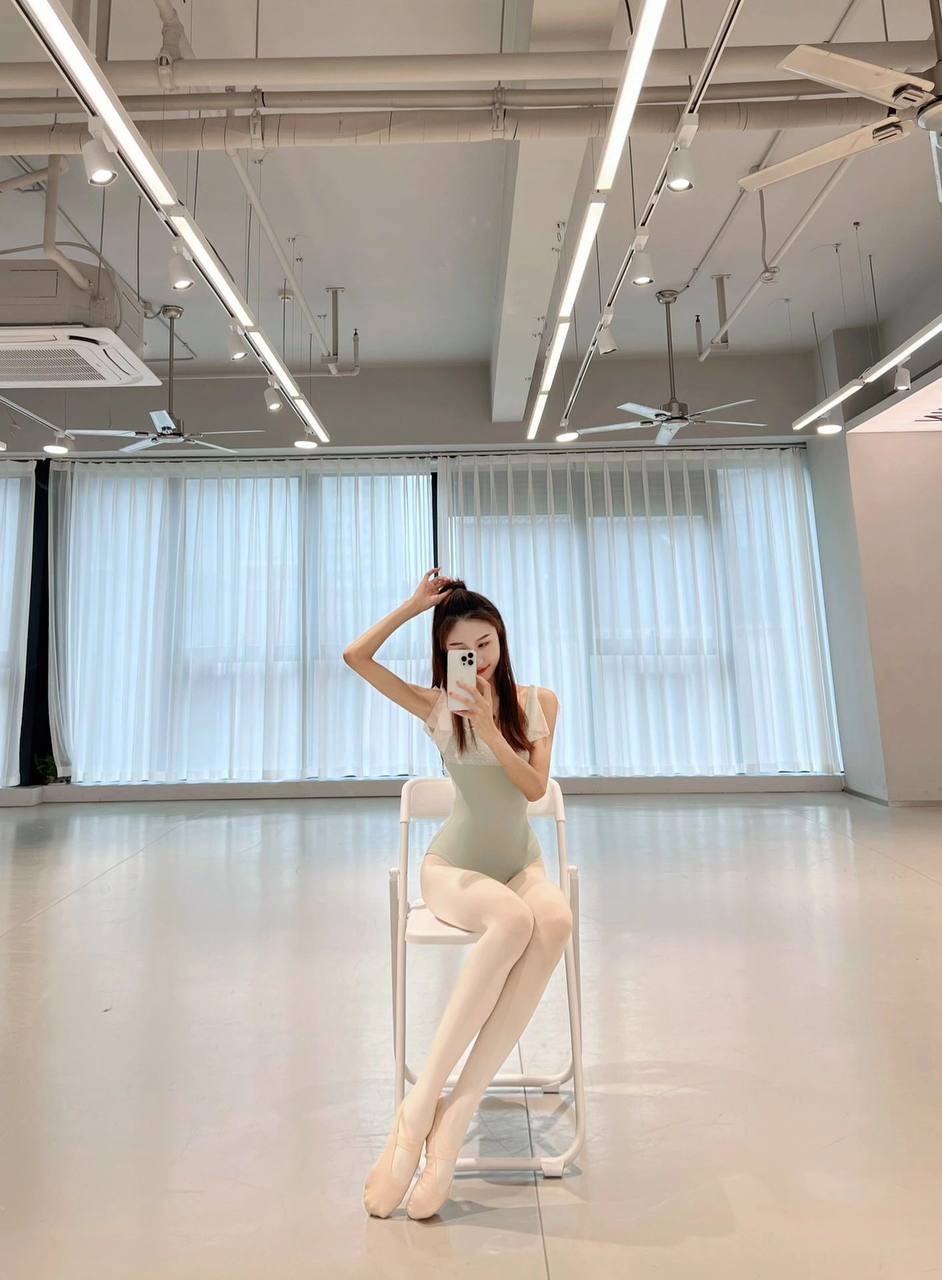 #美女 #芭蕾 #女设 #自拍 #身材