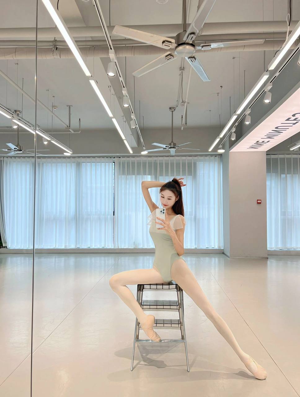 #美女 #芭蕾 #女设 #自拍 #身材