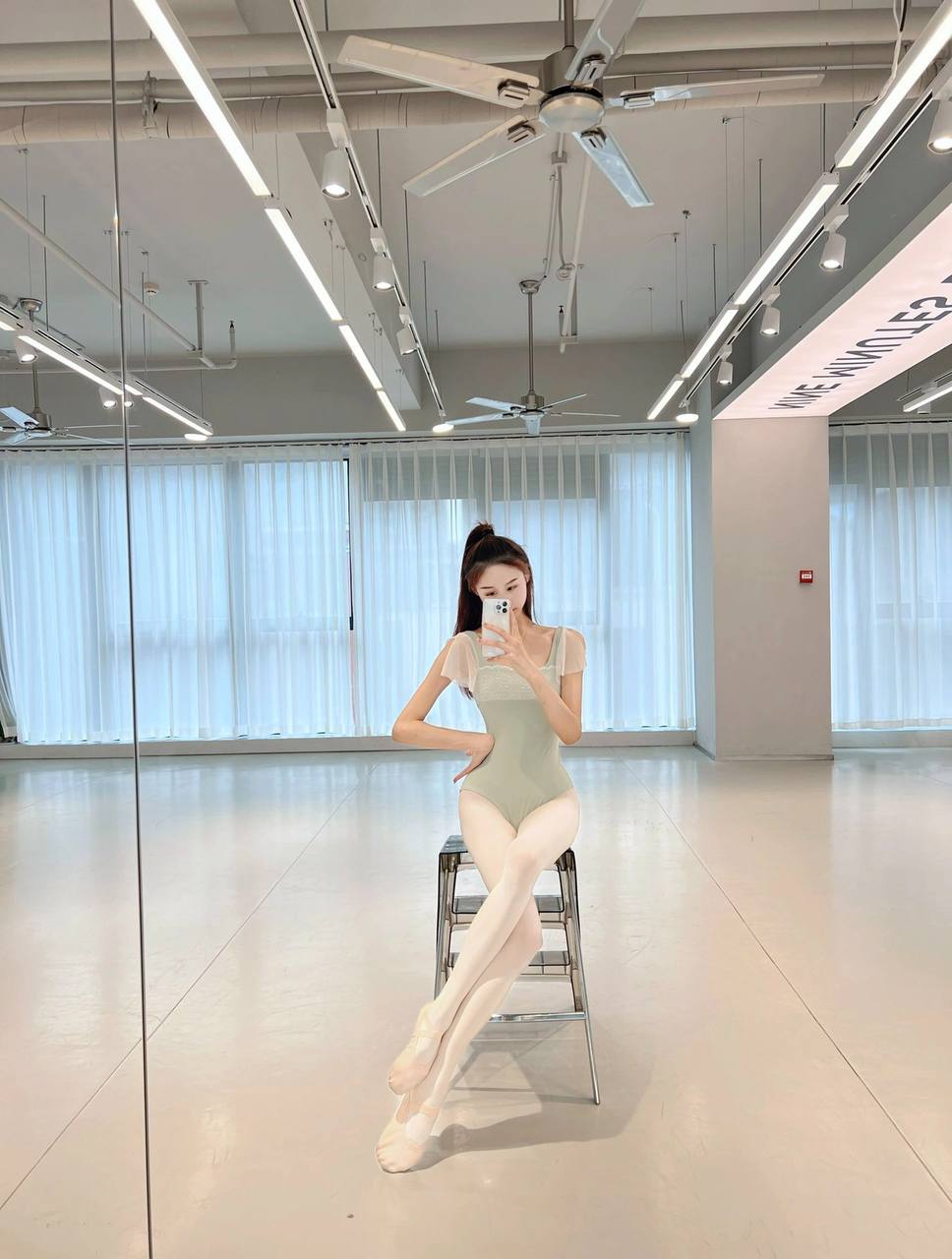 #美女 #芭蕾 #女设 #自拍 #身材