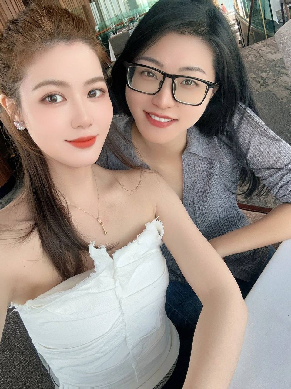 #新加坡 ?? #美食 #美女  ??超出片空中餐厅FLNT||Orchard ION SKY 55楼 ? 55-01 Orchard Turn, Orchard, Singapore 237973