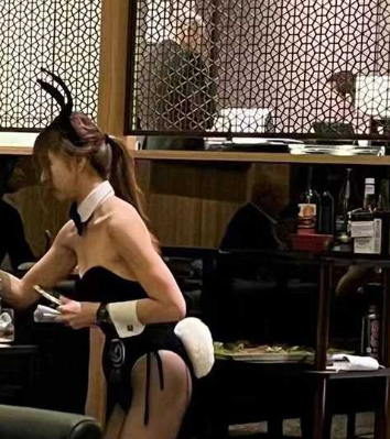 女仆庄园K歌喝酒 入场费就高达800 兄弟们值吗？