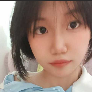 带小女友出去玩 高铁上忍不住了 去厕所