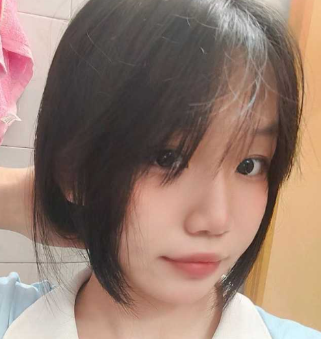 带小女友出去玩 高铁上忍不住了 去厕所