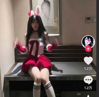 抖音变态鸡大人镜子瓜 原本只是圣诞美照日常