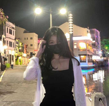 高颜值反差 李佩慈
