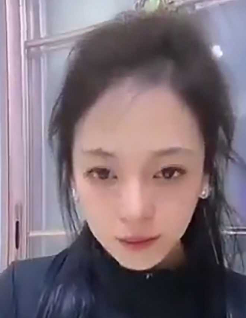 小姐姐可真经不得气 她容易上头