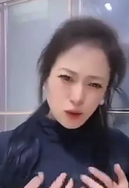 小姐姐可真经不得气 她容易上头