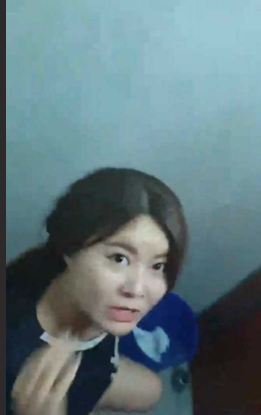 厕拍发出声响被美女发现 被吓得音容失色
