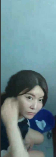 厕拍发出声响被美女发现 被吓得音容失色