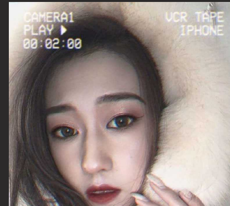 8000的女大学生