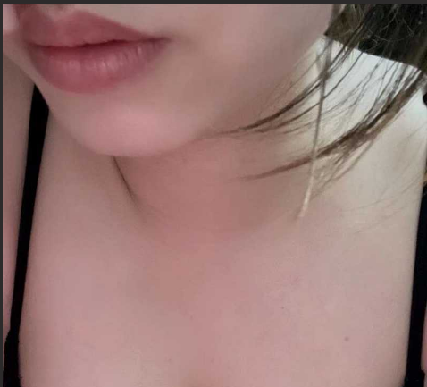 广西梧州某中学英语老师 陆婉琴
