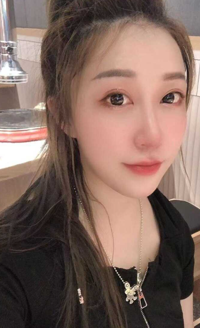 杭州财经大学 在校大四御姐 何睿萱 平时高冷女神范没想到