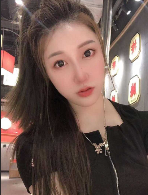 杭州财经大学 在校大四御姐 何睿萱 平时高冷女神范没想到