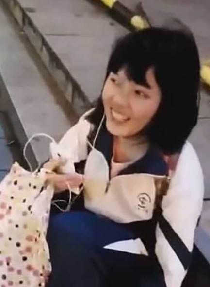 真实搭讪高中生学妹 路边直接