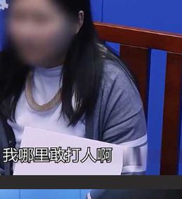 恶人先告状！小仙女打K喝酒上头 拿酒瓶猛砸服务员 “我怎么可能打他呢 我一个女孩子”