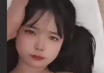 清纯萝莉考试作弊 因认错态度良好被老师奖励