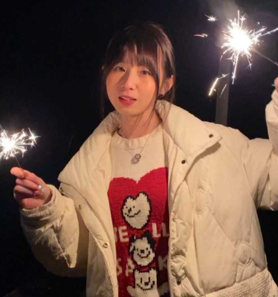 表哥灌醉刚满20岁的表妹 穿着校服醉酒后迷迷糊糊