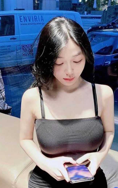 越南外贸小姐 TranHaLinh 娇小的身躯竟然有