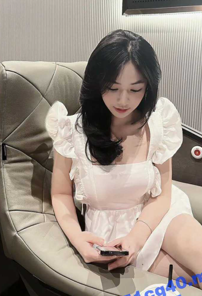 越南外贸小姐 TranHaLinh 娇小的身躯竟然有