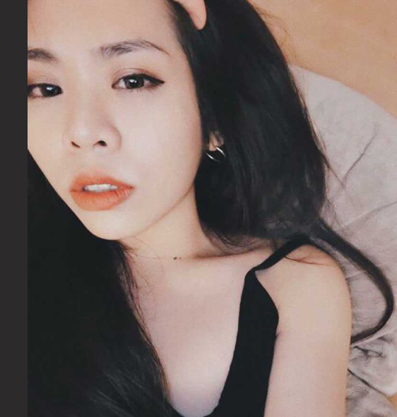 火辣靓女！绿帽老公爱 邀请好友高富帅单男