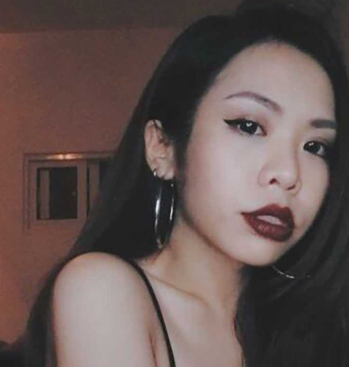 火辣靓女！绿帽老公爱 邀请好友高富帅单男