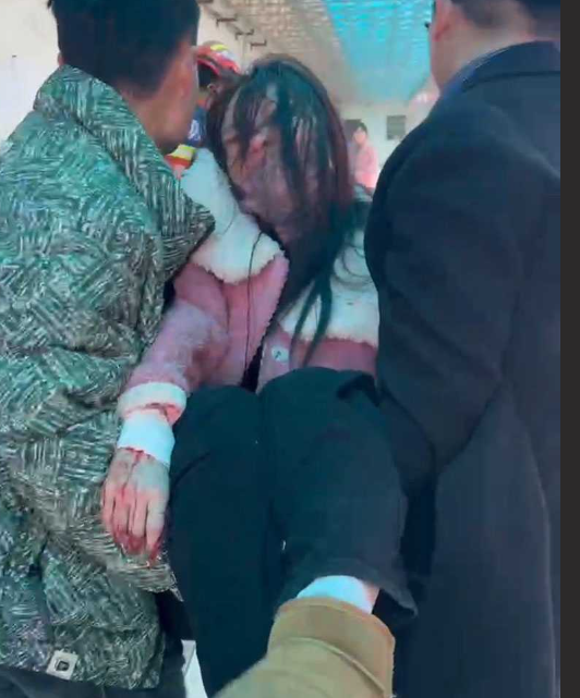 新化小网红 陈cc 被渣男造黄谣称其有HPV 解释不清无奈只能跳楼自证清白！