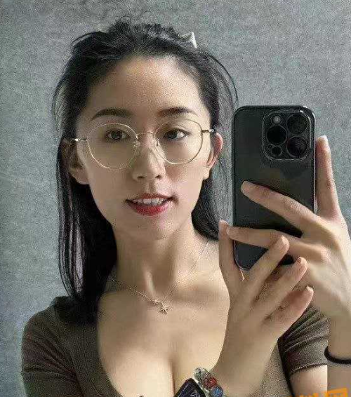 上海出轨事件女主最新后续！女子停职后跑去开直播后