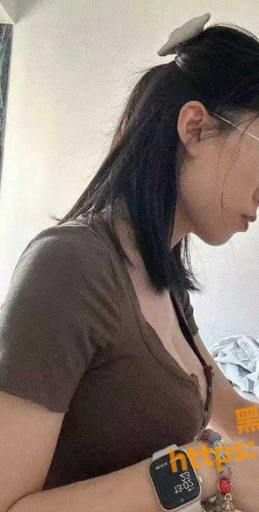 上海出轨事件女主最新后续！女子停职后跑去开直播后