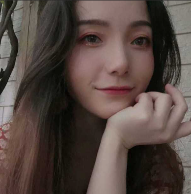 瓜友投稿高中女同学！现在乌鲁木齐做化妆品导购员 同学聚会的时候喝多了