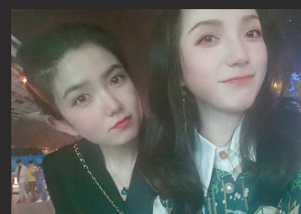 瓜友投稿高中女同学！现在乌鲁木齐做化妆品导购员 同学聚会的时候喝多了