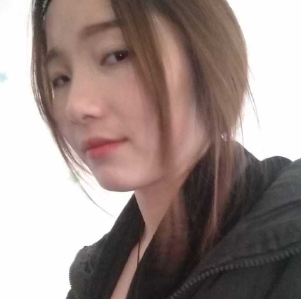 瓜友投稿高中女同学！现在乌鲁木齐做化妆品导购员 同学聚会的时候喝多了