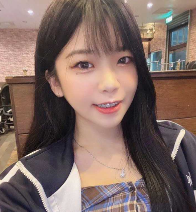 台湾直播带货情趣用品的 牙套妹