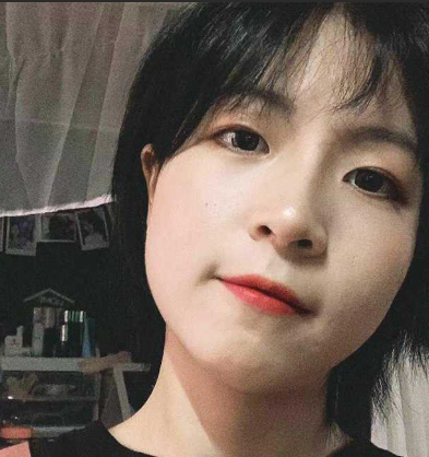 在学校非常清纯文静的反差学妹 在床上