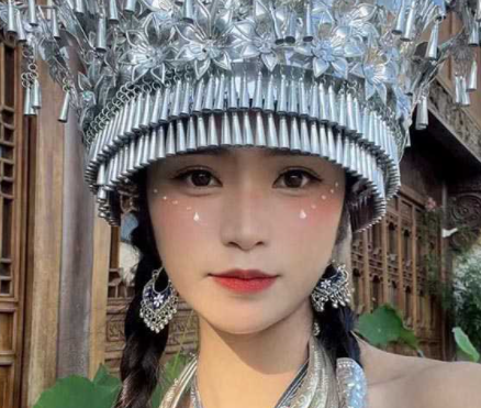 浙江义乌某贸易公司客服王春 22岁