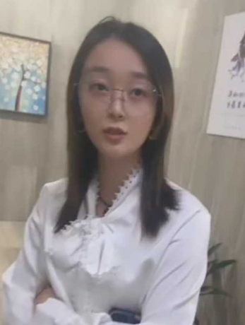讪物业女神 说自己玩游戏输了需要接受惩罚
