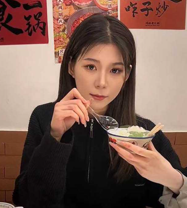 熟人作案无防不胜防！长腿美女 芳乔 被同事在厕所