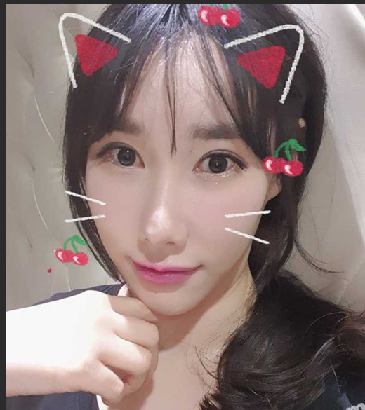 极品网红脸女神 美腿修长身材一流