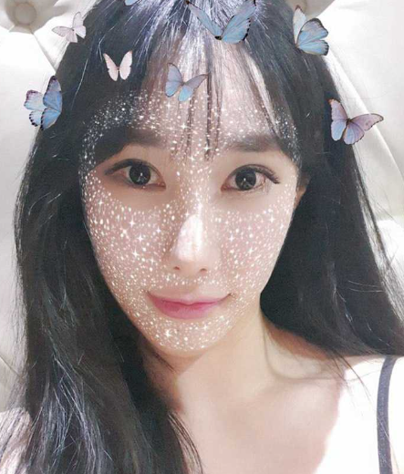 极品网红脸女神 美腿修长身材一流