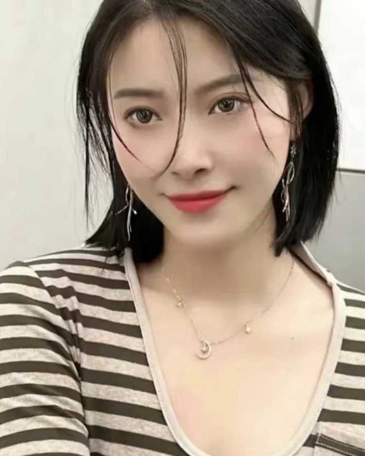 滴滴车后排醉酒少妇