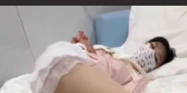 自己性感表妹 让她穿着闺蜜的衣服