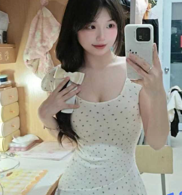 清纯白丝洛丽塔学妹与