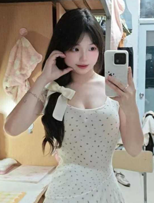 清纯白丝洛丽塔学妹与