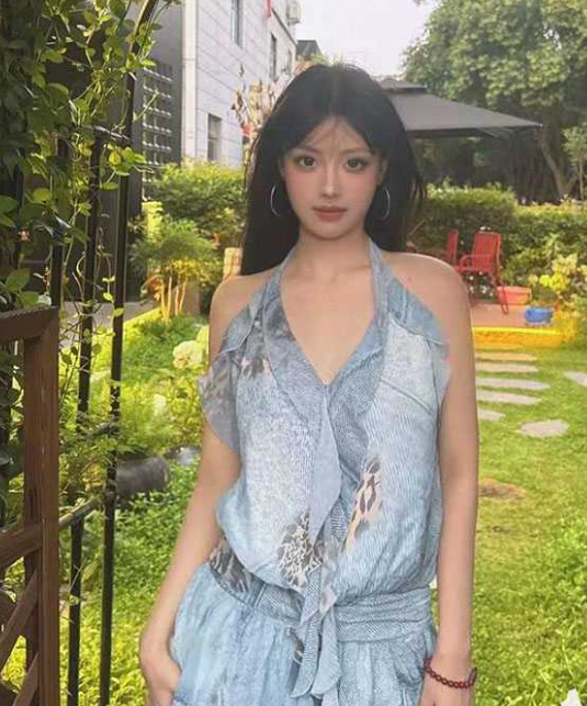新疆乌鲁木齐1周灵浩 高颜值极品身材女神 私下超反差