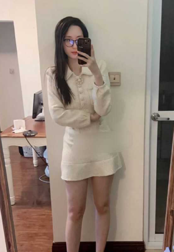 顶级身材高颜值眼镜美少女