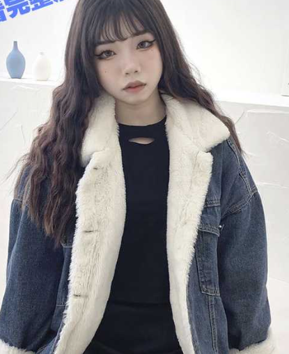 IG女神秋伶分手视频门 露脸自拍