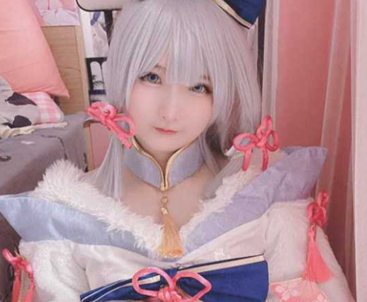 推特少萝福利姬cosplay神里绫华 白丝美腿自拍