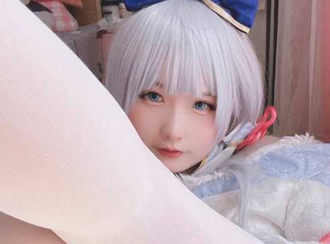 推特少萝福利姬cosplay神里绫华 白丝美腿自拍