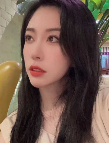 上海静安 高颜值1女花共侍一夫视频曝光 妈妈40岁少儿节目主持人 女儿20岁专业舞蹈生 少女与少妇你更喜欢谁呢？