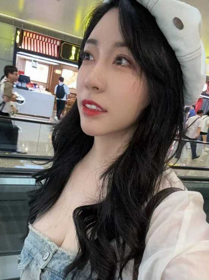 上海静安 高颜值1女花共侍一夫视频曝光 妈妈40岁少儿节目主持人 女儿20岁专业舞蹈生 少女与少妇你更喜欢谁呢？